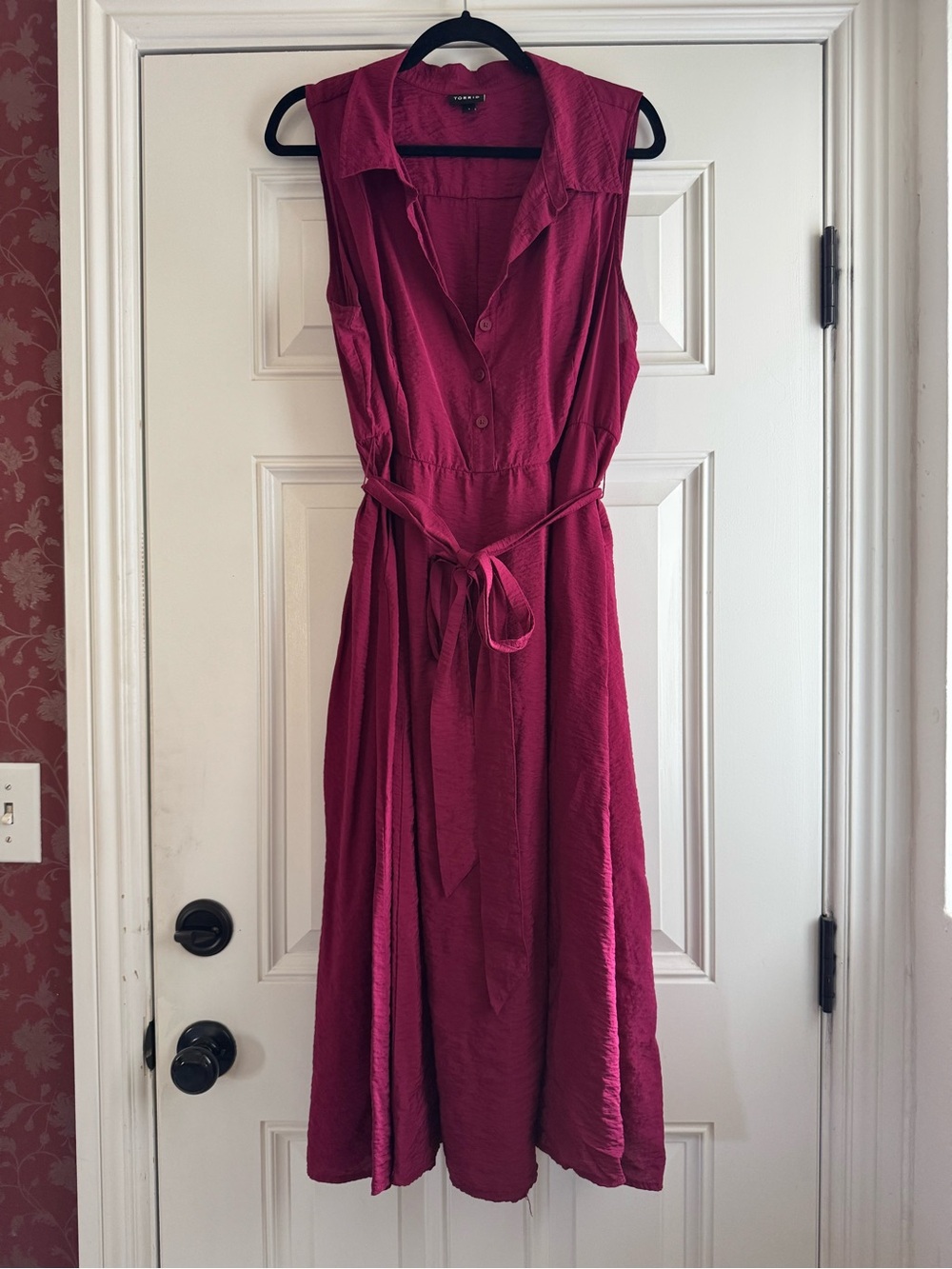 Torrid Sleeveless Shirtwaist Midi Dress in Berry